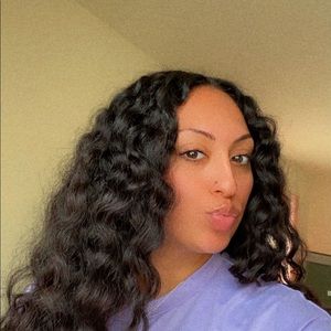 Meet your Posher, Corina